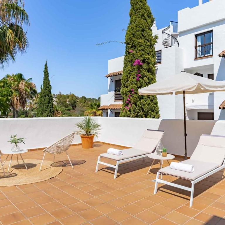 Charming Estepona Apartment with Spacious Terrace, Pool and Beach Nearby - Apartamento - 11