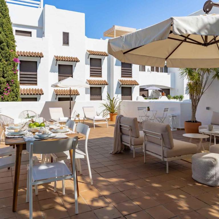 Charming Estepona Apartment with Spacious Terrace, Pool and Beach Nearby - Apartamento - 17