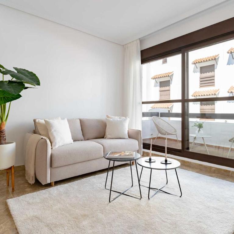 Charming Estepona Apartment with Spacious Terrace, Pool and Beach Nearby - Apartamento - 20