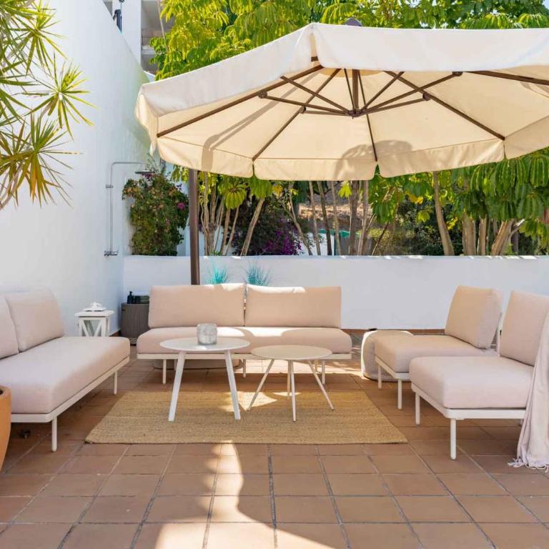 Charming Estepona Apartment with Spacious Terrace, Pool and Beach Nearby - Apartamento - 16