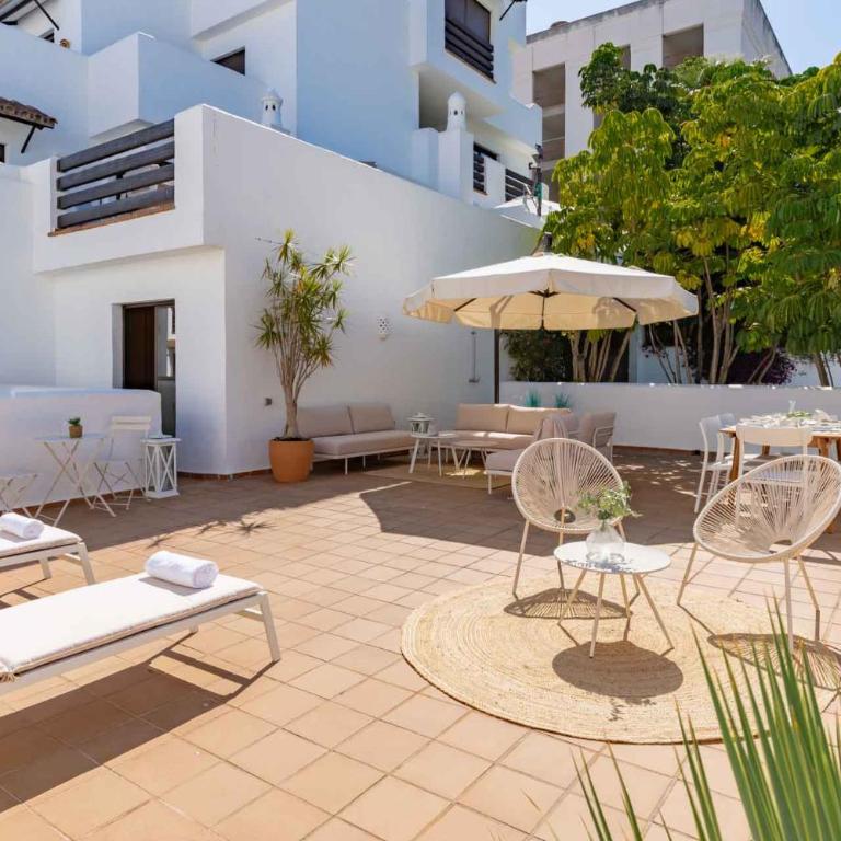 Charming Estepona Apartment with Spacious Terrace, Pool and Beach Nearby - Apartamento - 26