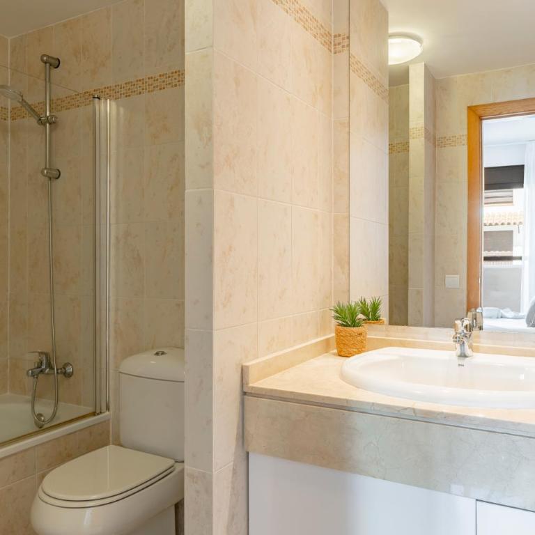 Charming Estepona Apartment with Spacious Terrace, Pool and Beach Nearby - Apartamento - 27