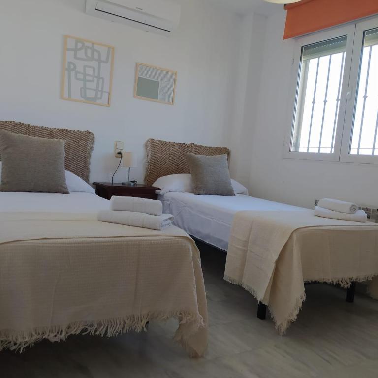 Casa Fatinafar - Three-Bedroom House - 11