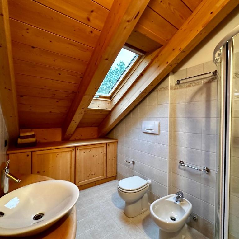 Alpine Escape 4 - Appartamento con 1 Camera da Letto, Balcone e Vista Montagna - 8