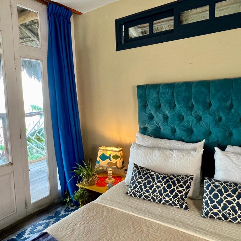 Mira Mira Beach - Deluxe Double Room with Balcony and Sea View - 2