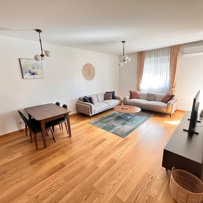 New City Luxury Apartments - Apartman sa 2 Spavaće Sobe i Balkonom - 4