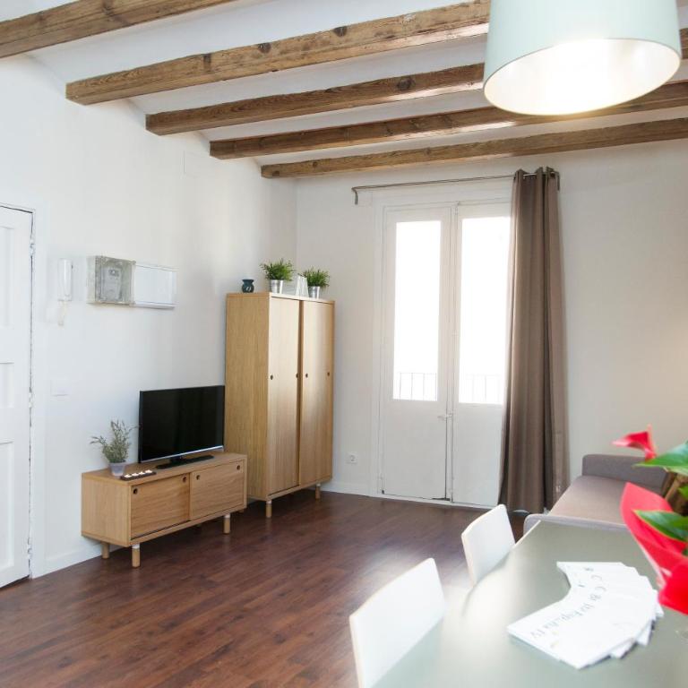 Apartments Barcelona Sagrada - Apartment with Balcony - 56