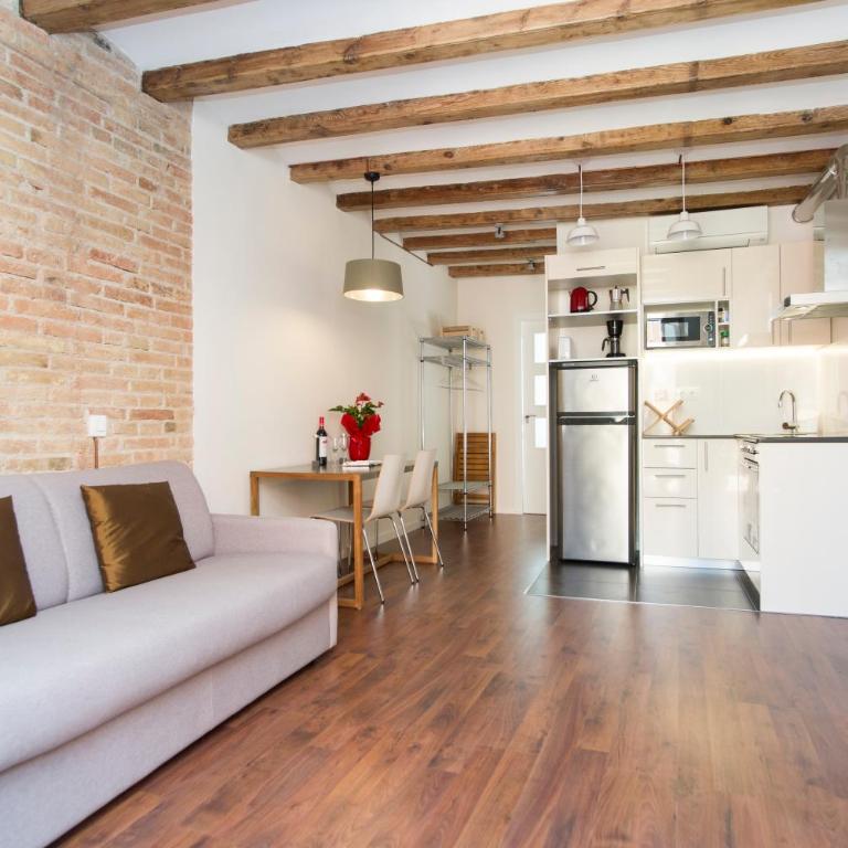 Apartments Barcelona Sagrada - Apartment with Balcony - 23