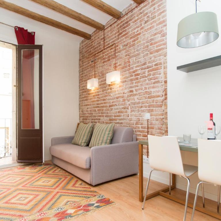 Apartments Barcelona Sagrada - Apartment with Balcony - 42