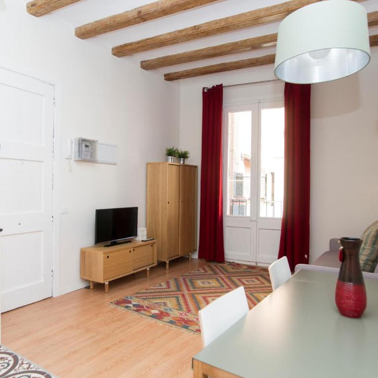 Apartments Barcelona Sagrada - Apartment with Balcony - 60
