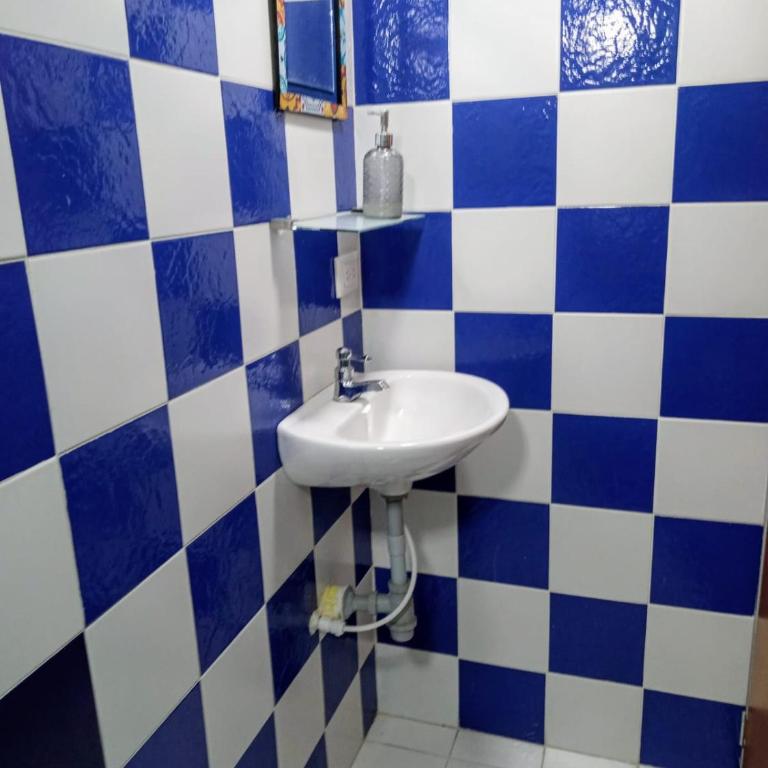 Hostal CasAlé Usaquén - Habitación Familiar con baño privado - 6