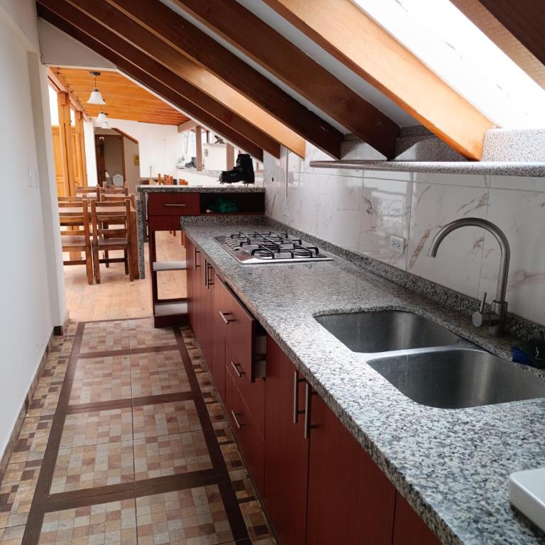 Quito Basecamp - Adventure Hostel - Classic Quadruple Room - 4