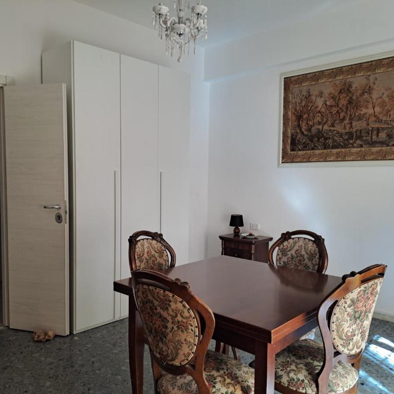 Gold Sunshine srls Guest House o Affittacamere - Camera Matrimoniale con Letto Supplementare - 7