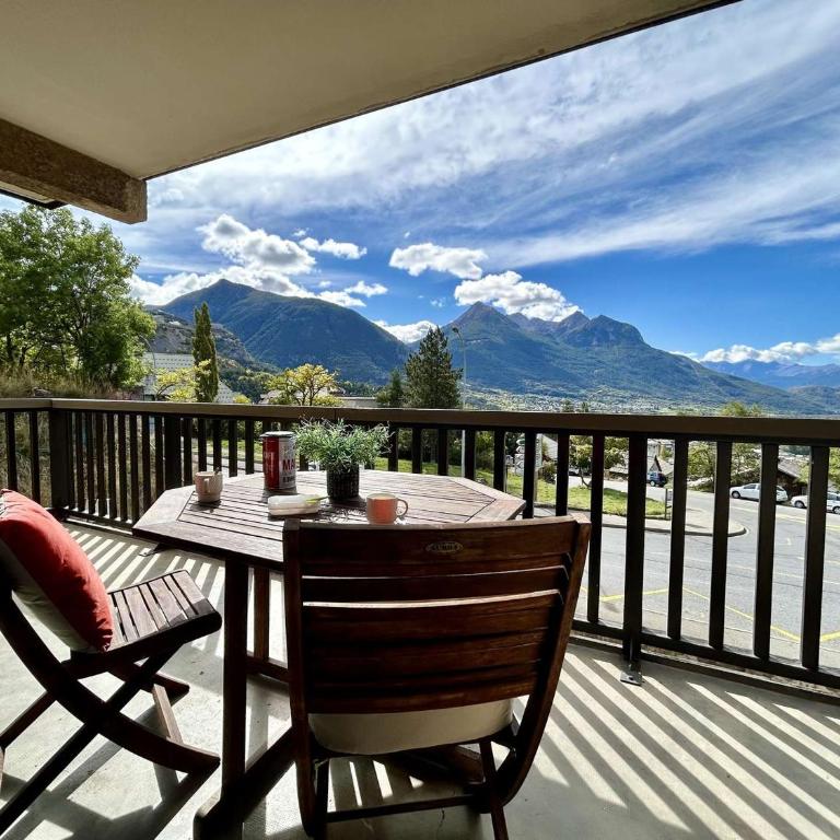 Appartement cosy avec balcon et parking à Briançon - FR-1-330C-148 - Appartement - 2
