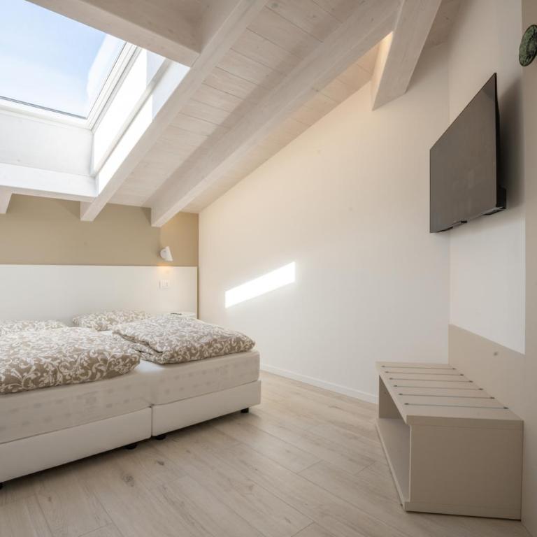 La Giostra Deluxe Apartments - Deluxe Apartment mit Balkon und 2 Schlafzimmern - 3