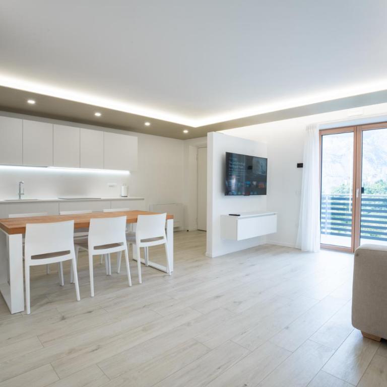 La Giostra Deluxe Apartments - Deluxe Apartment mit Balkon und 2 Schlafzimmern - 6