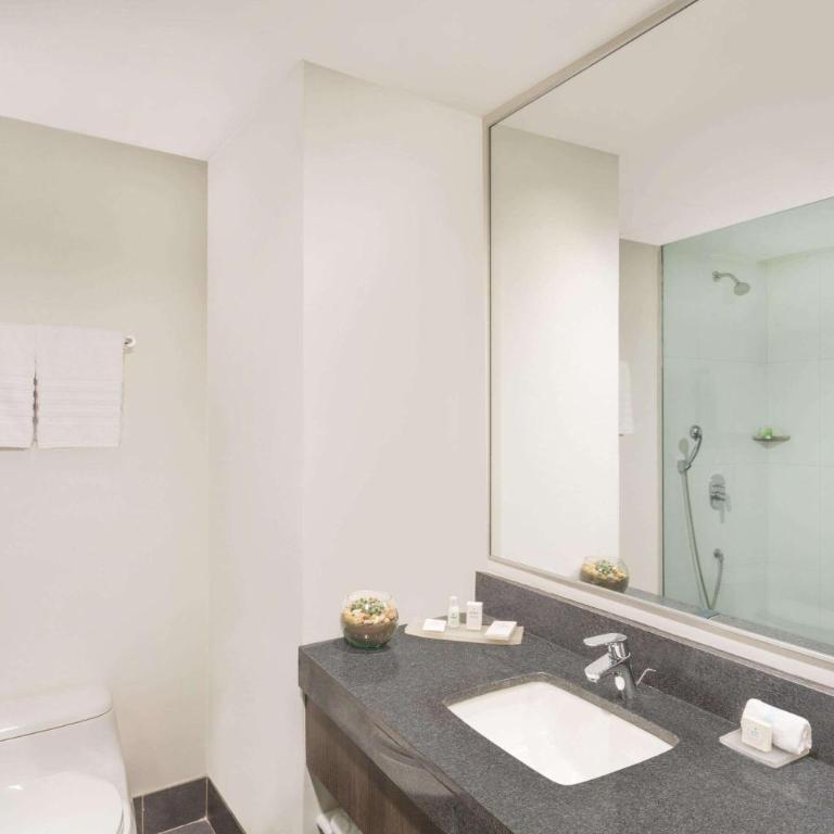 Wyndham Guayaquil, Puerto Santa Ana - Habitación Doble con vistas al río - Cama extragrande - 3