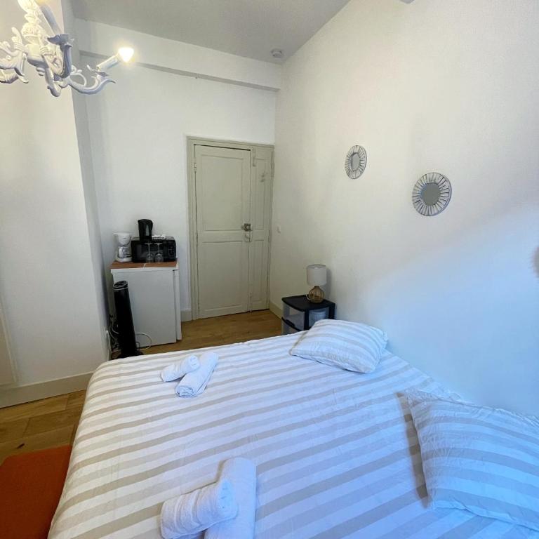 Chez Augustin, chambre confortable en plein coeur de ville - Standard Suite - 3