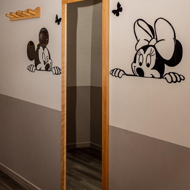 Disneyland Appartements familial avec piscine intérieur chauffé, parking gratuit A 5 minutes des parcs - Apartment - 4