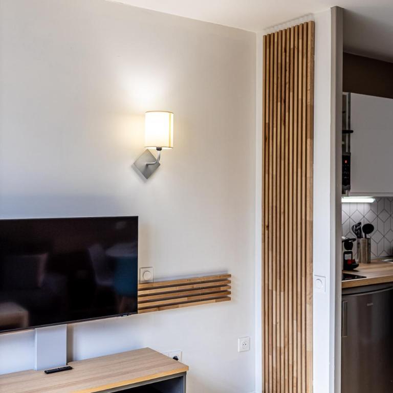 Disneyland Appartements familial avec piscine intérieur chauffé, parking gratuit A 5 minutes des parcs - Apartment - 8