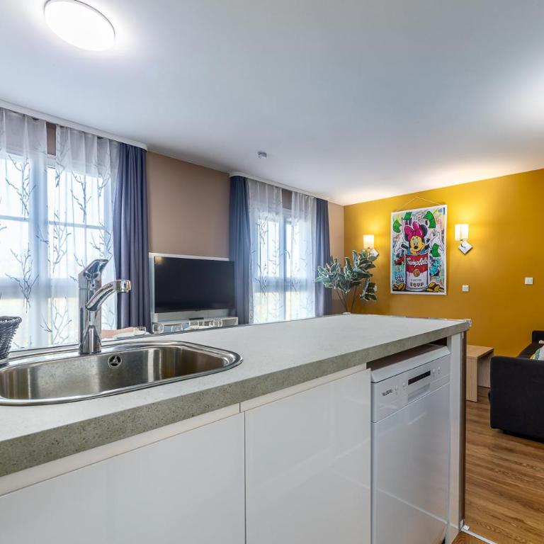Disneyland Appartements familial avec piscine intérieur chauffé, parking gratuit A 5 minutes des parcs - Apartment - auf 2 Etagen - 1