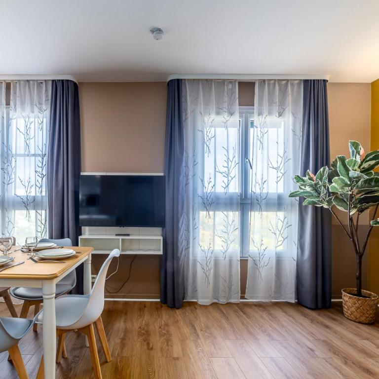 Disneyland Appartements familial avec piscine intérieur chauffé, parking gratuit A 5 minutes des parcs - Apartment - auf 2 Etagen - 3