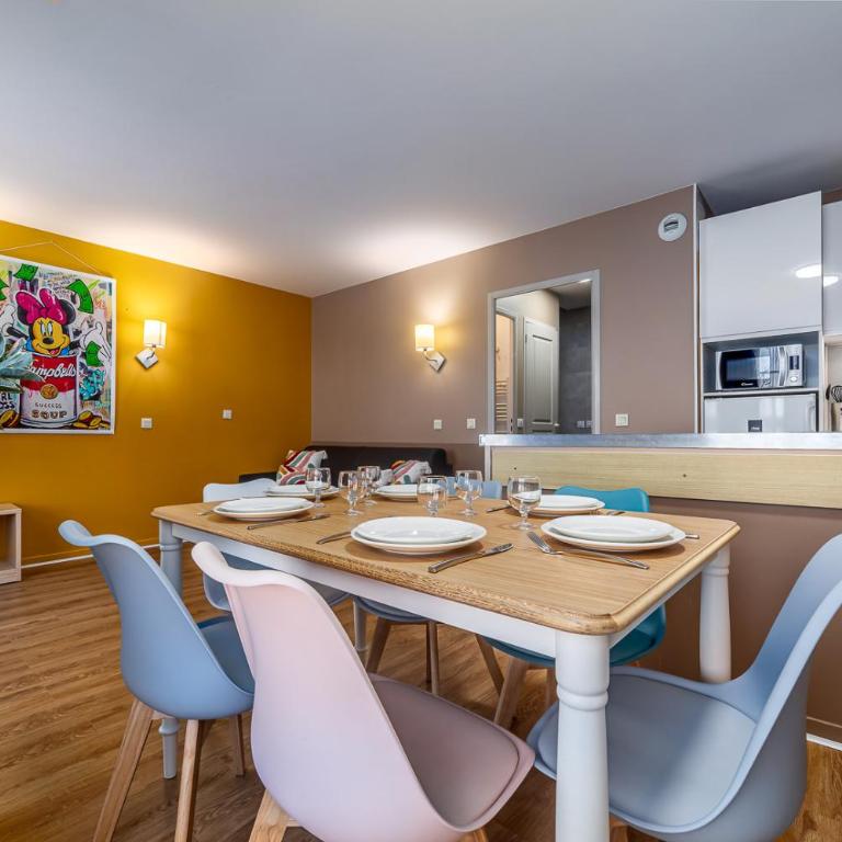 Disneyland Appartements familial avec piscine intérieur chauffé, parking gratuit A 5 minutes des parcs - Apartment - auf 2 Etagen - 5