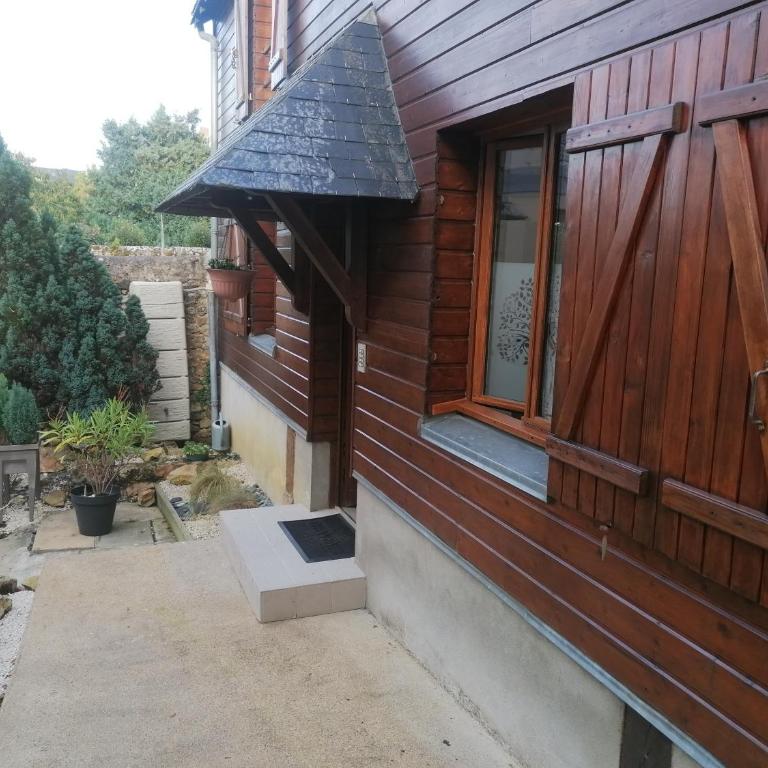 Le Petit Chalet -Appartement proche de la vieille ville , du centre ville et du Tram- PETIT DEJEUNER OFFERT - Appartement - Rez-de-Chaussée - 1