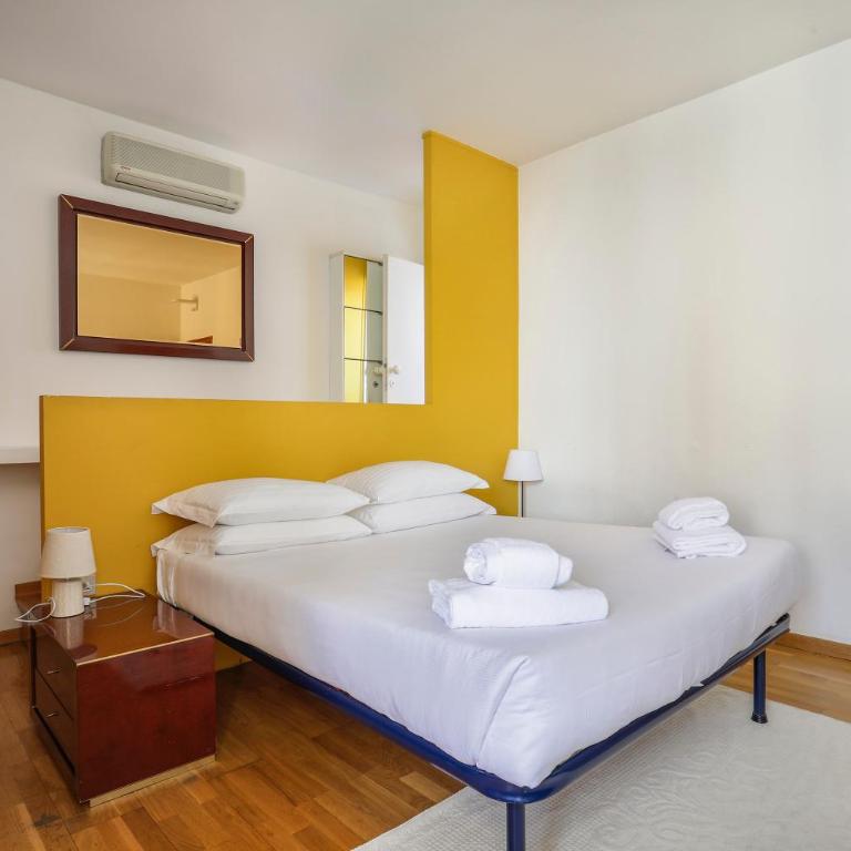 Bright Last-Floor Apartment with Terrace - Appartamento con 2 Camere da Letto - 16