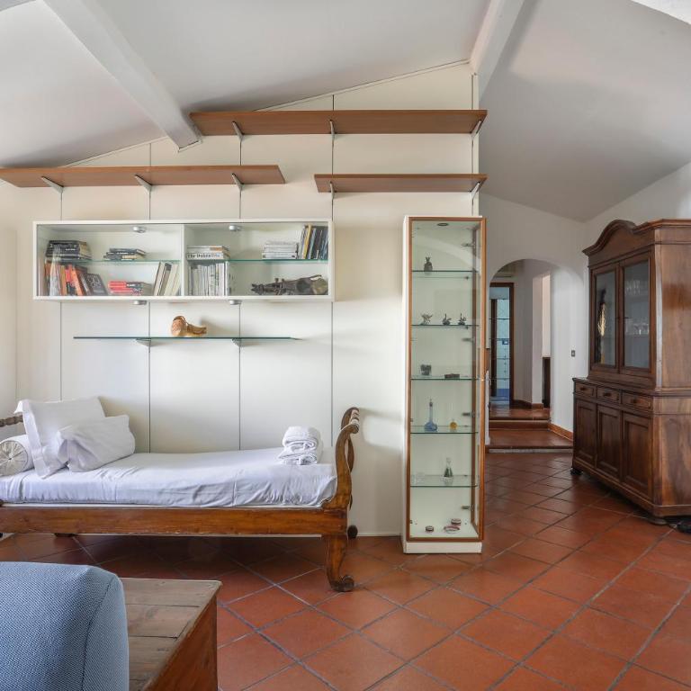 Bright Last-Floor Apartment with Terrace - Appartamento con 2 Camere da Letto - 10