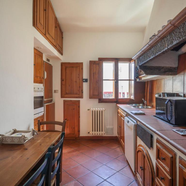 Bright Last-Floor Apartment with Terrace - Appartamento con 2 Camere da Letto - 20