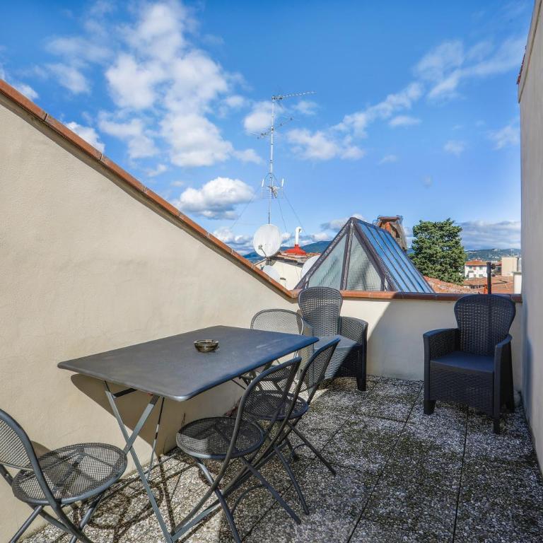 Bright Last-Floor Apartment with Terrace - Appartamento con 2 Camere da Letto - 3