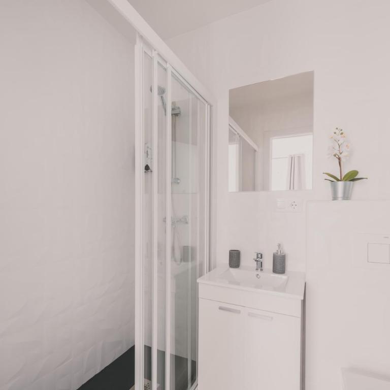 Amplio Piso de 7 habs, 4 baños sobre calle Gran Vía - Apartment - 5