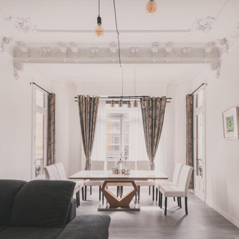 Amplio Piso de 7 habs, 4 baños sobre calle Gran Vía - Apartment - 33