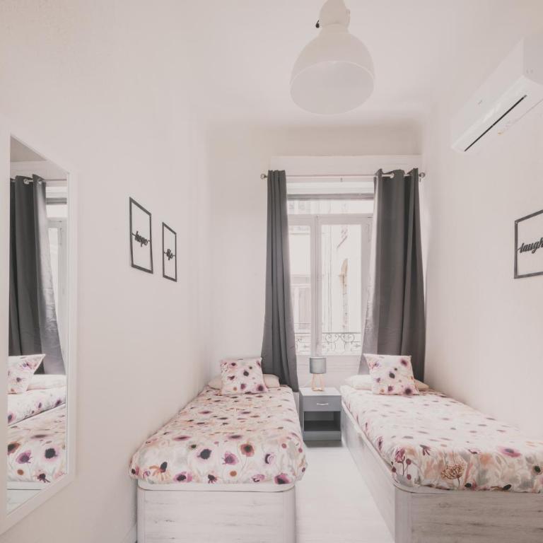 Amplio Piso de 7 habs, 4 baños sobre calle Gran Vía - Apartment - 30