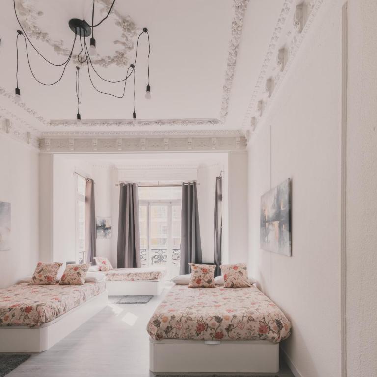 Amplio Piso de 7 habs, 4 baños sobre calle Gran Vía - Apartment - 46