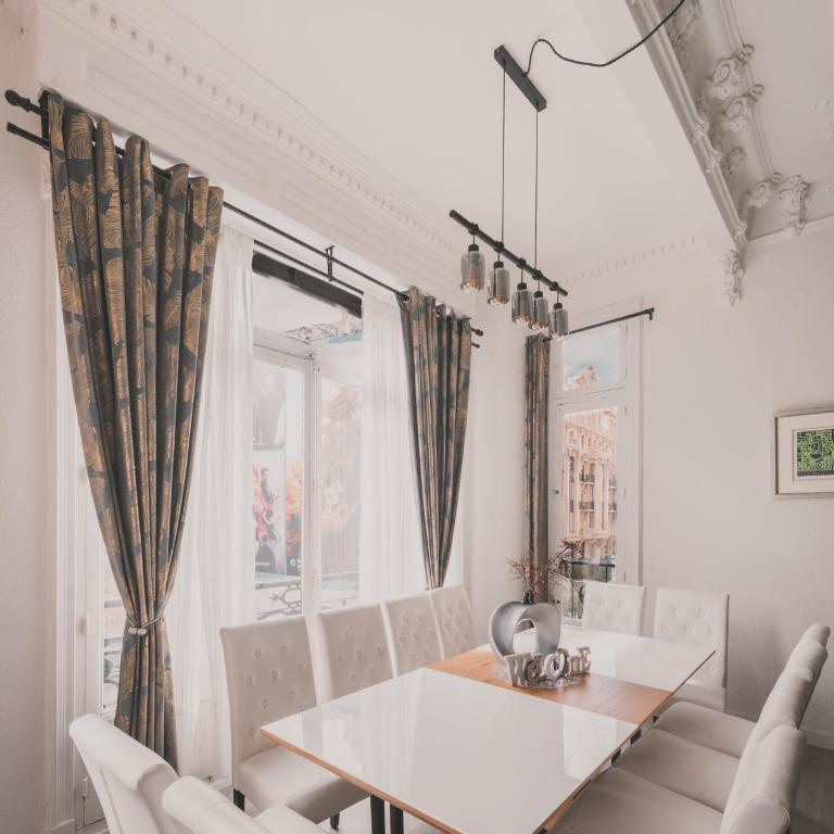 Amplio Piso de 7 habs, 4 baños sobre calle Gran Vía - Apartment - 49
