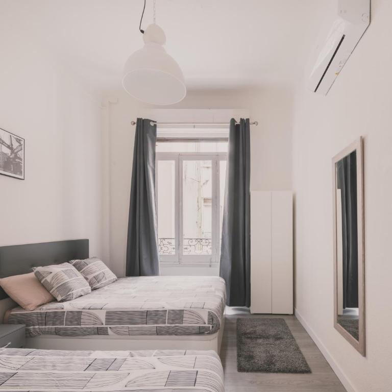 Amplio Piso de 7 habs, 4 baños sobre calle Gran Vía - Apartment - 95