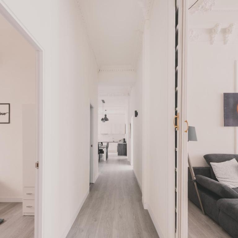 Amplio Piso de 7 habs, 4 baños sobre calle Gran Vía - Apartment - 39