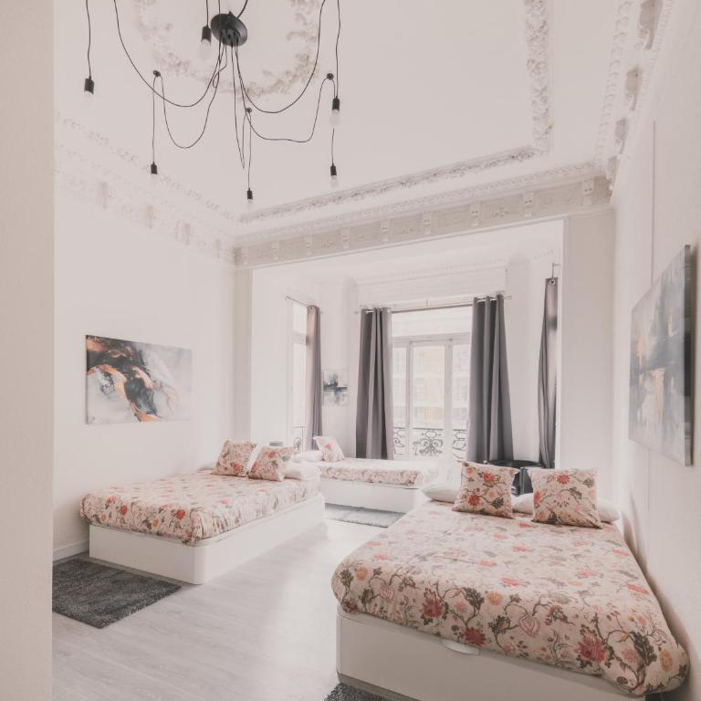 Amplio Piso de 7 habs, 4 baños sobre calle Gran Vía - Apartment - 44