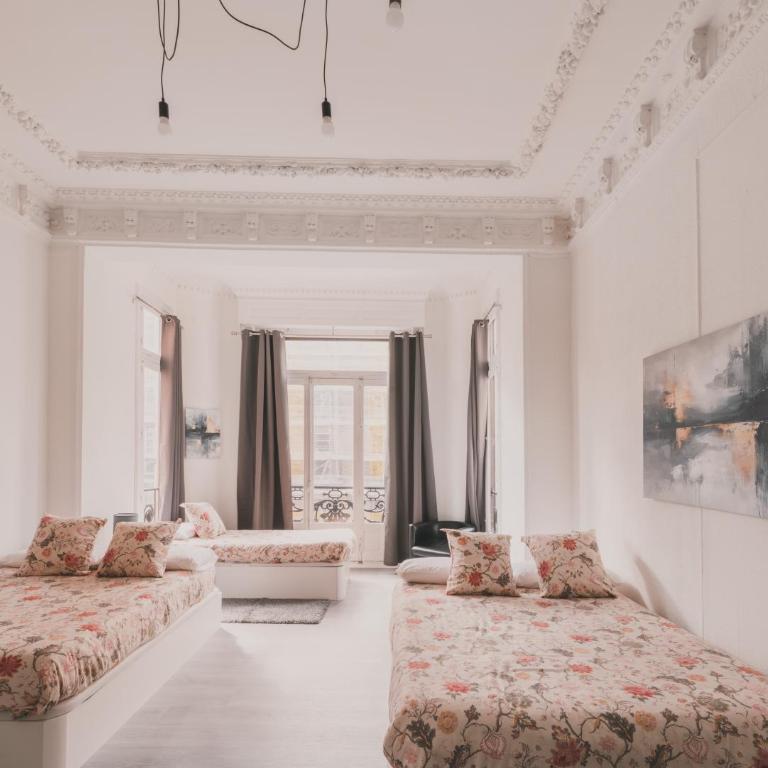Amplio Piso de 7 habs, 4 baños sobre calle Gran Vía - Apartment - 62