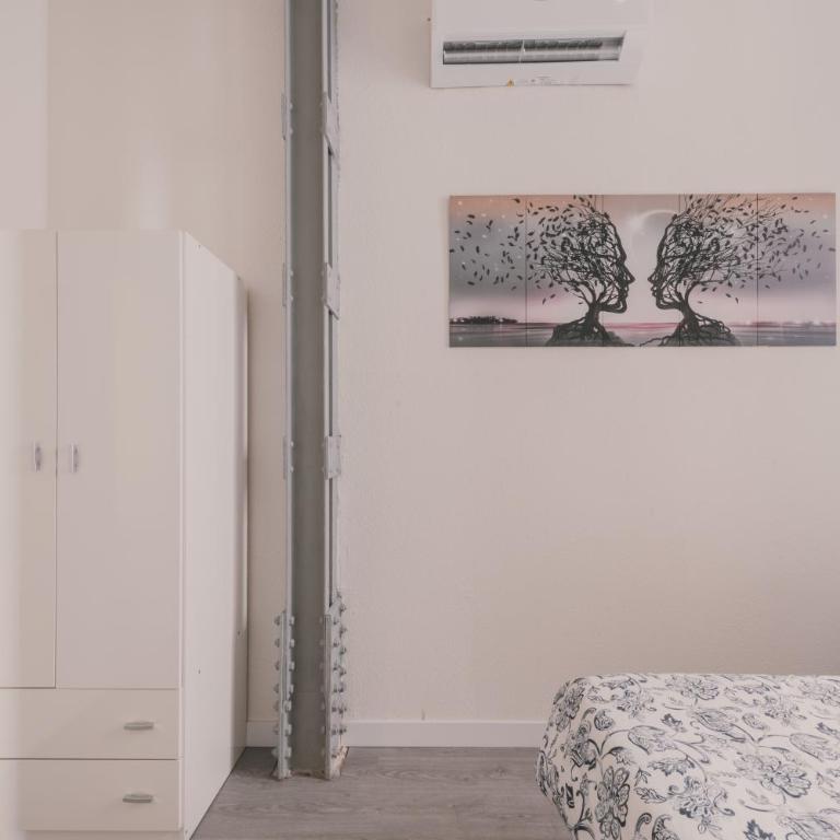 Amplio Piso de 7 habs, 4 baños sobre calle Gran Vía - Apartment - 45