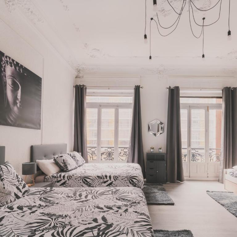 Amplio Piso de 7 habs, 4 baños sobre calle Gran Vía - Apartment - 53