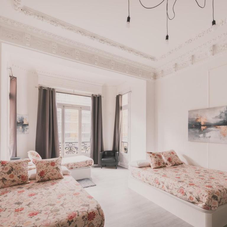 Amplio Piso de 7 habs, 4 baños sobre calle Gran Vía - Apartment - 55