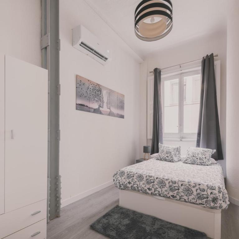 Amplio Piso de 7 habs, 4 baños sobre calle Gran Vía - Apartment - 61