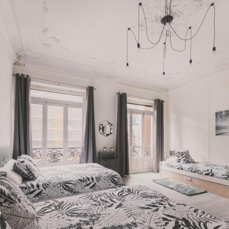 Amplio Piso de 7 habs, 4 baños sobre calle Gran Vía - Apartment - 81