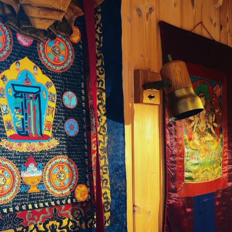 Seminarhaus Arya Maitreya - Zimmer mit Kingsize-Bett - 8