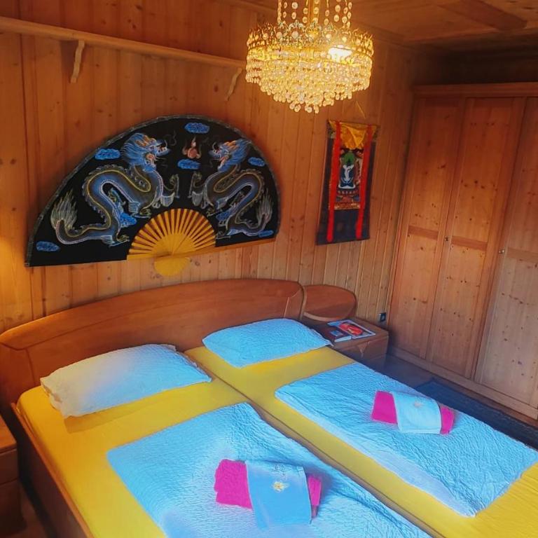 Seminarhaus Arya Maitreya - Zimmer mit Kingsize-Bett - 9