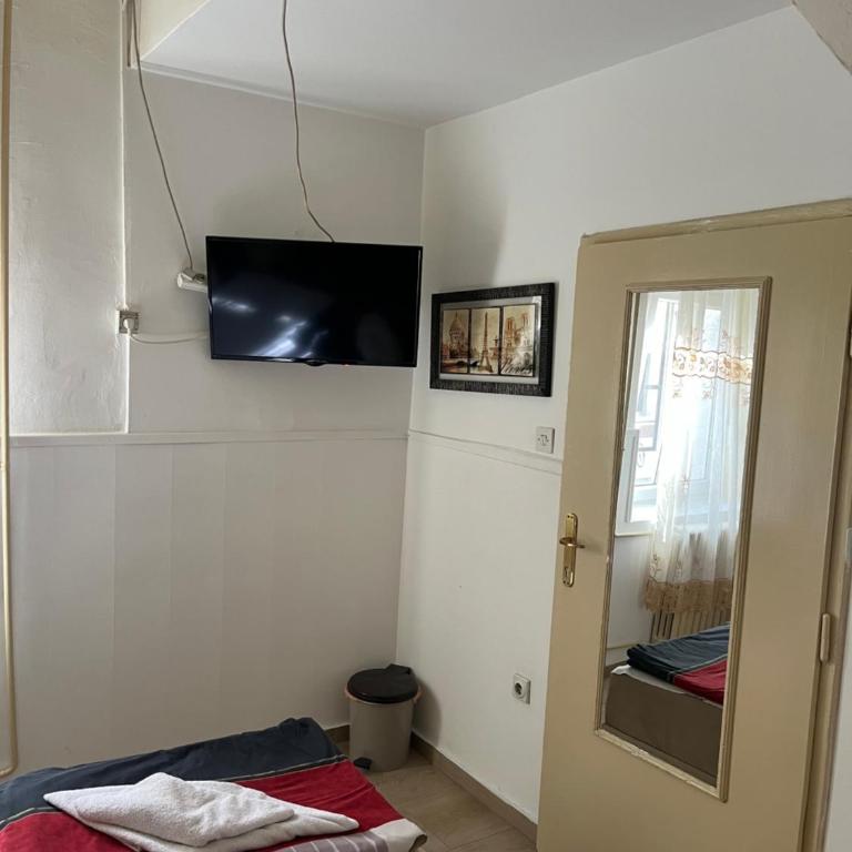Sobe sa sopstvenim KUPATILOM Private rooms bathroom In CENTER - Double Room - 9