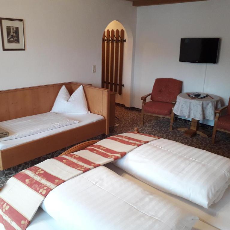 Gasthof Riederhof - Dreibettzimmer mit Bad - 2